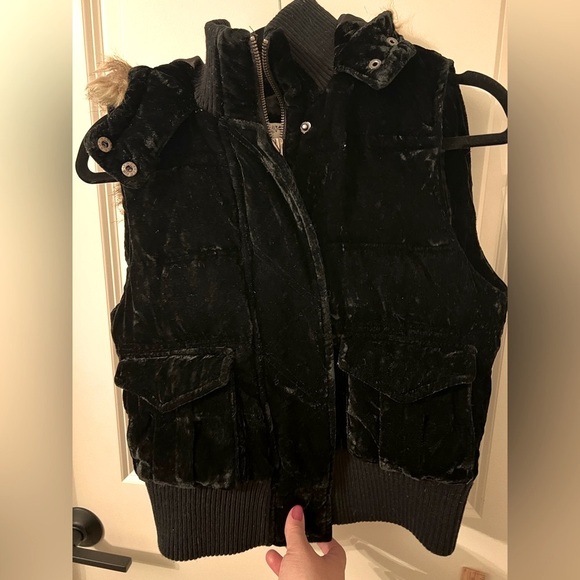 Old navy small Cozy Black velvet velour vest with brown faux fur hood - Picture 2 of 14